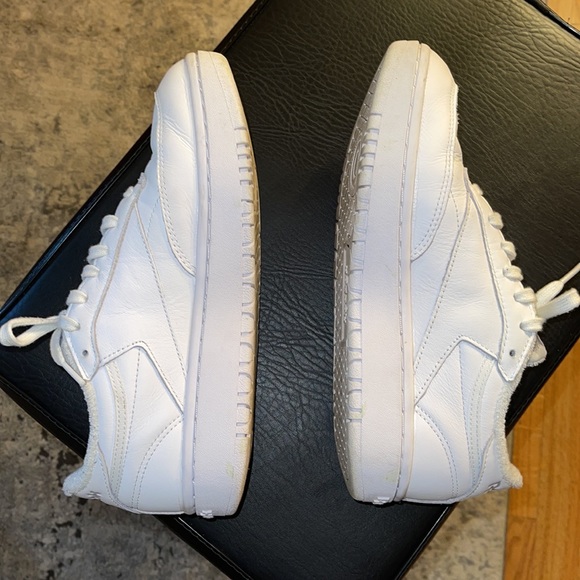 White Reeboks sz 8.5 - Picture 4 of 4